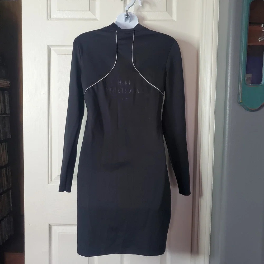 Nike Long Sleeves Black Dress Sport Fitted Athletic Reflective Pullover Stretchy